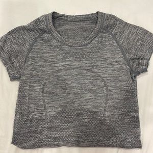 lululemon short sleeve top, size 2, heathered gray